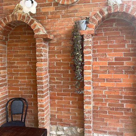 Book Hotel Kutaisi Ngoại thất bức ảnh