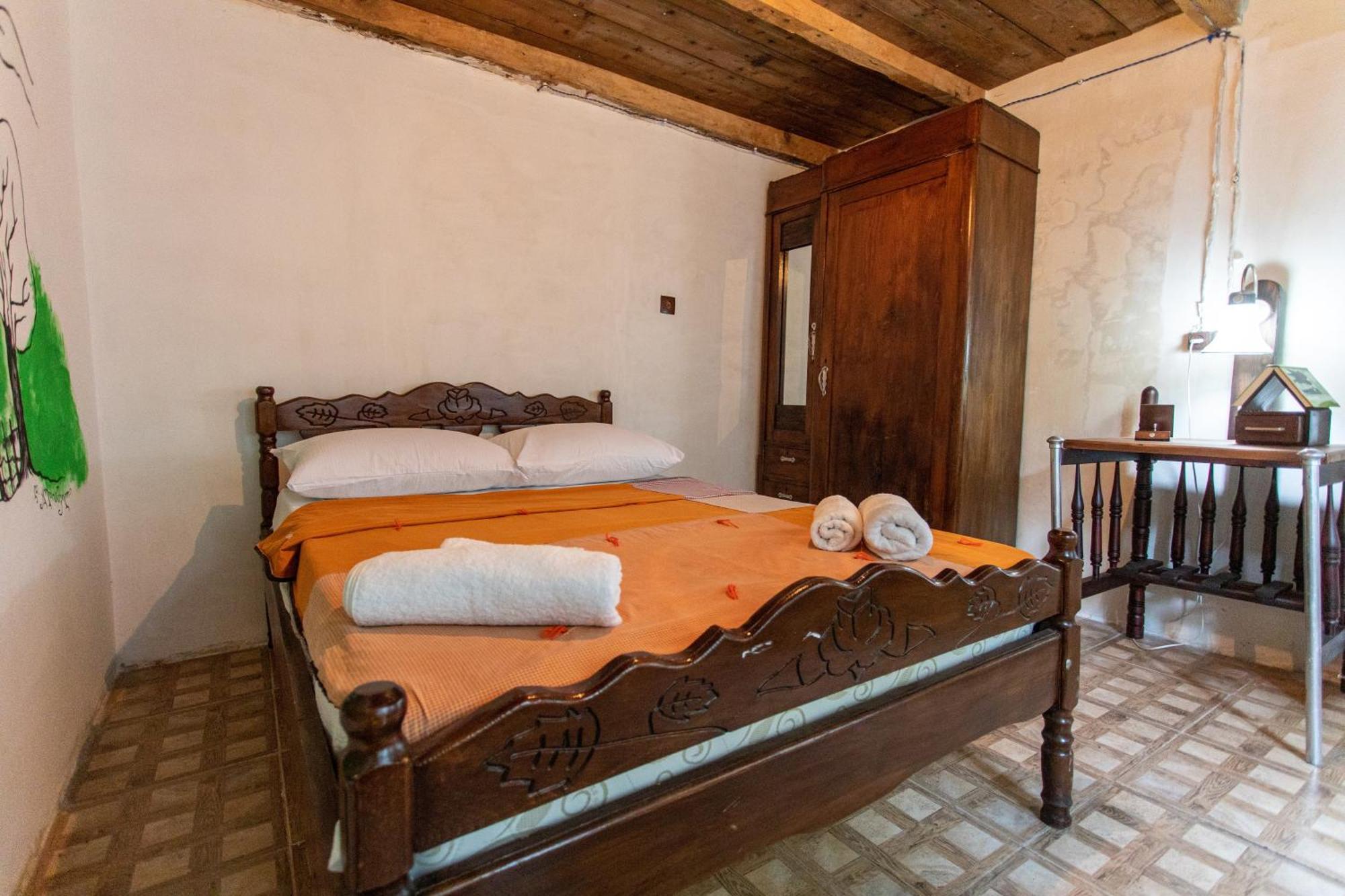 Book Hotel Kutaisi Ngoại thất bức ảnh