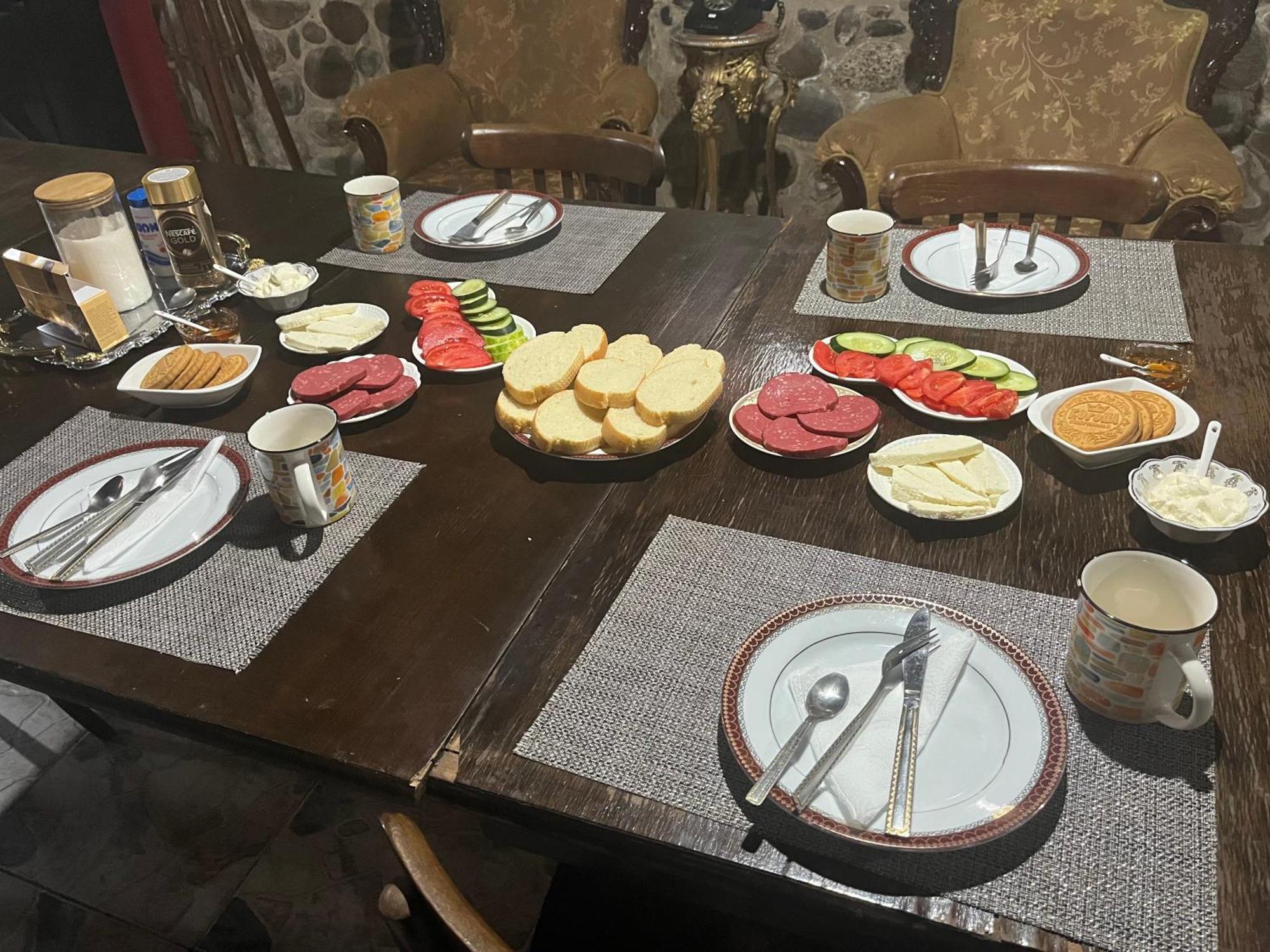Book Hotel Kutaisi Ngoại thất bức ảnh