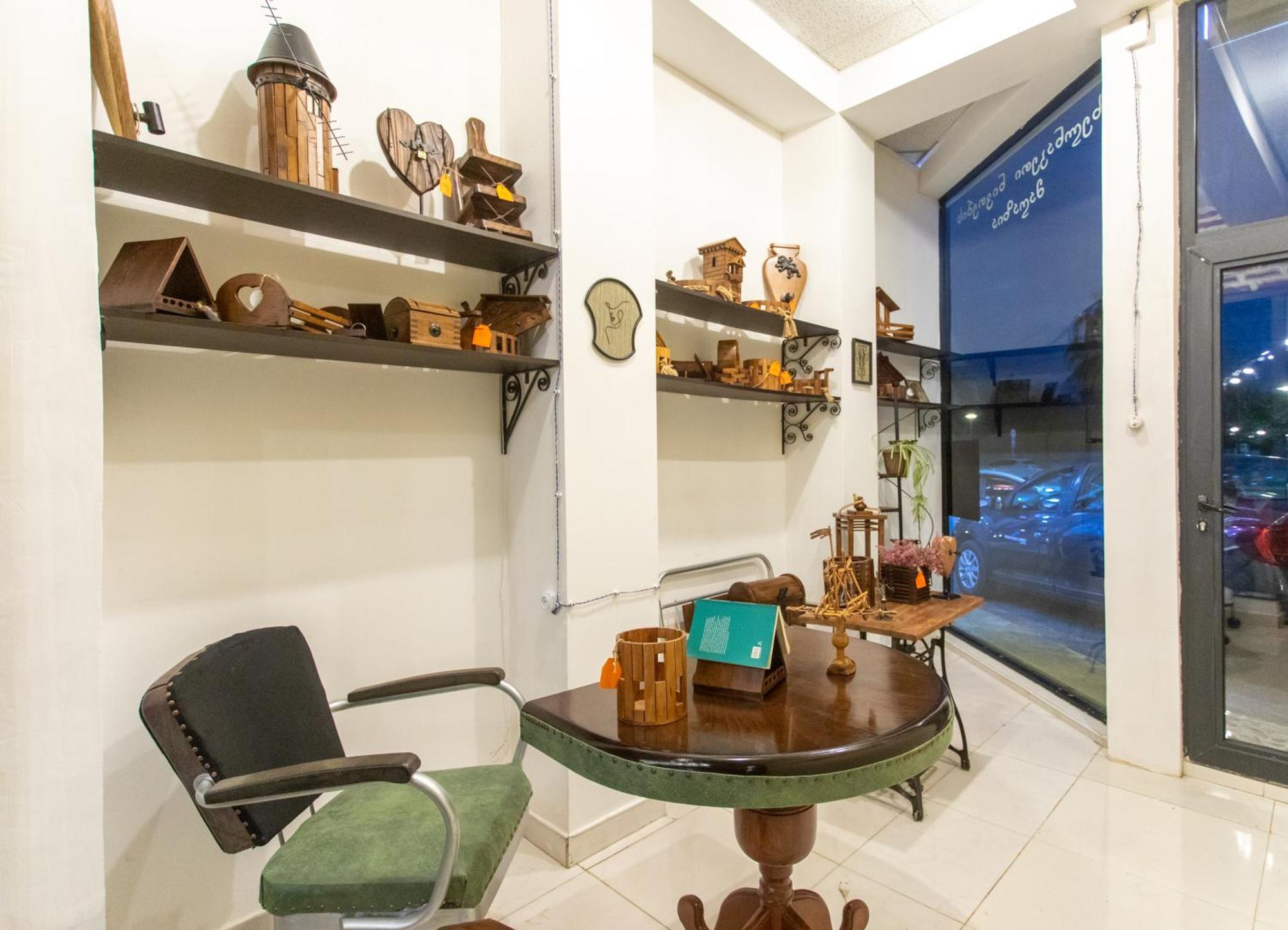 Book Hotel Kutaisi Ngoại thất bức ảnh