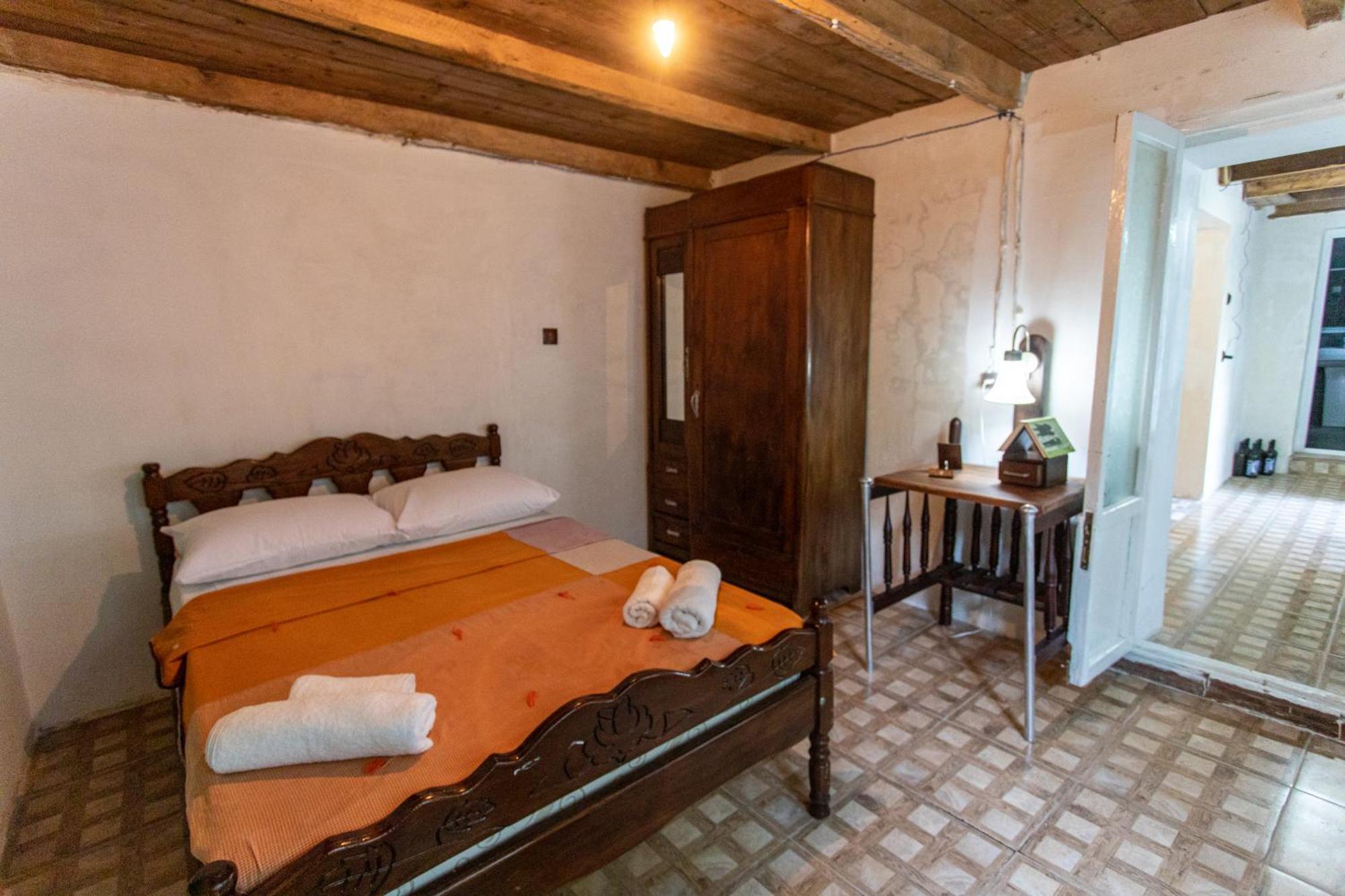 Book Hotel Kutaisi Ngoại thất bức ảnh