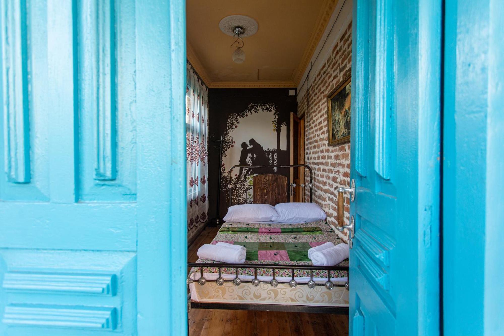 Book Hotel Kutaisi Ngoại thất bức ảnh