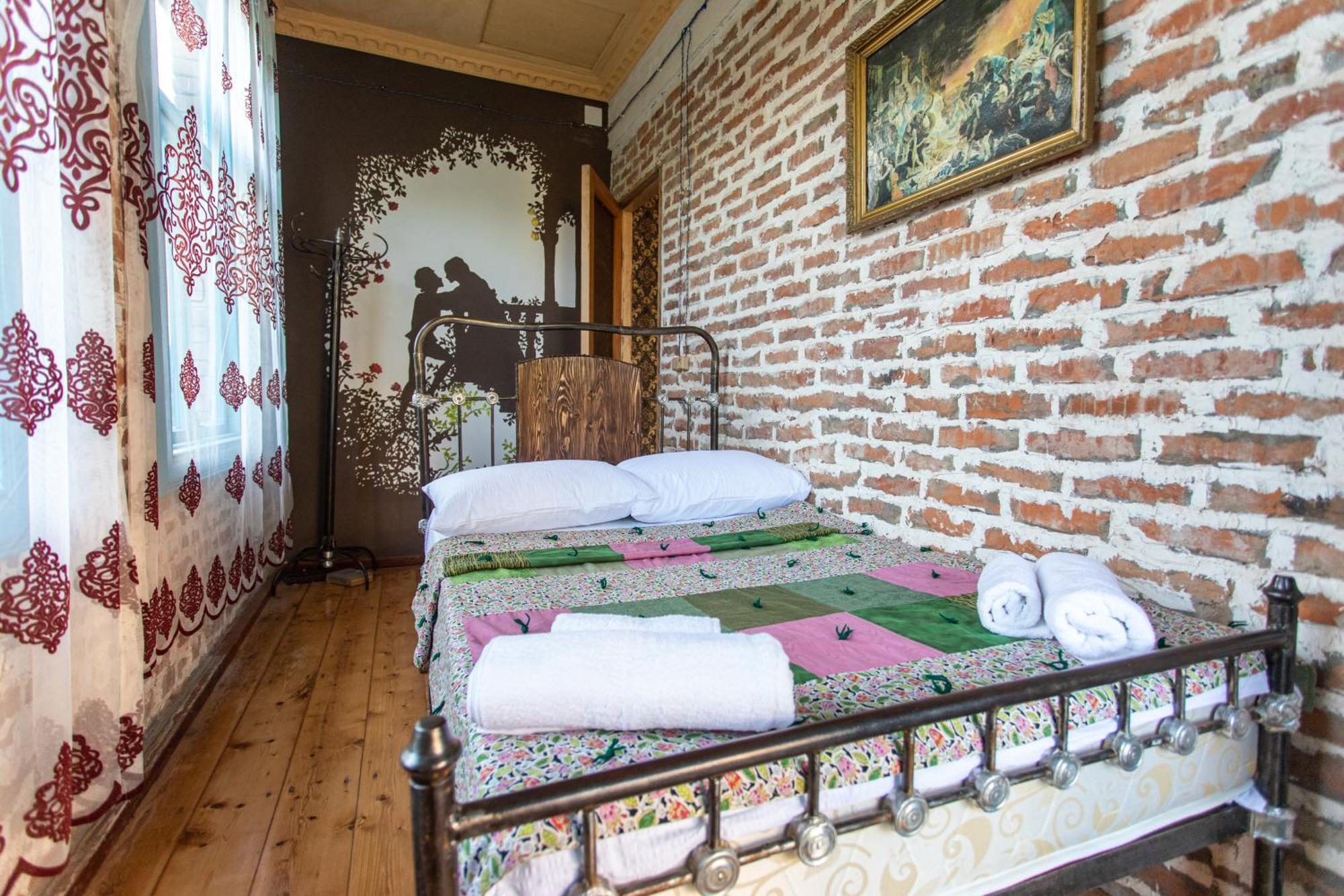 Book Hotel Kutaisi Ngoại thất bức ảnh