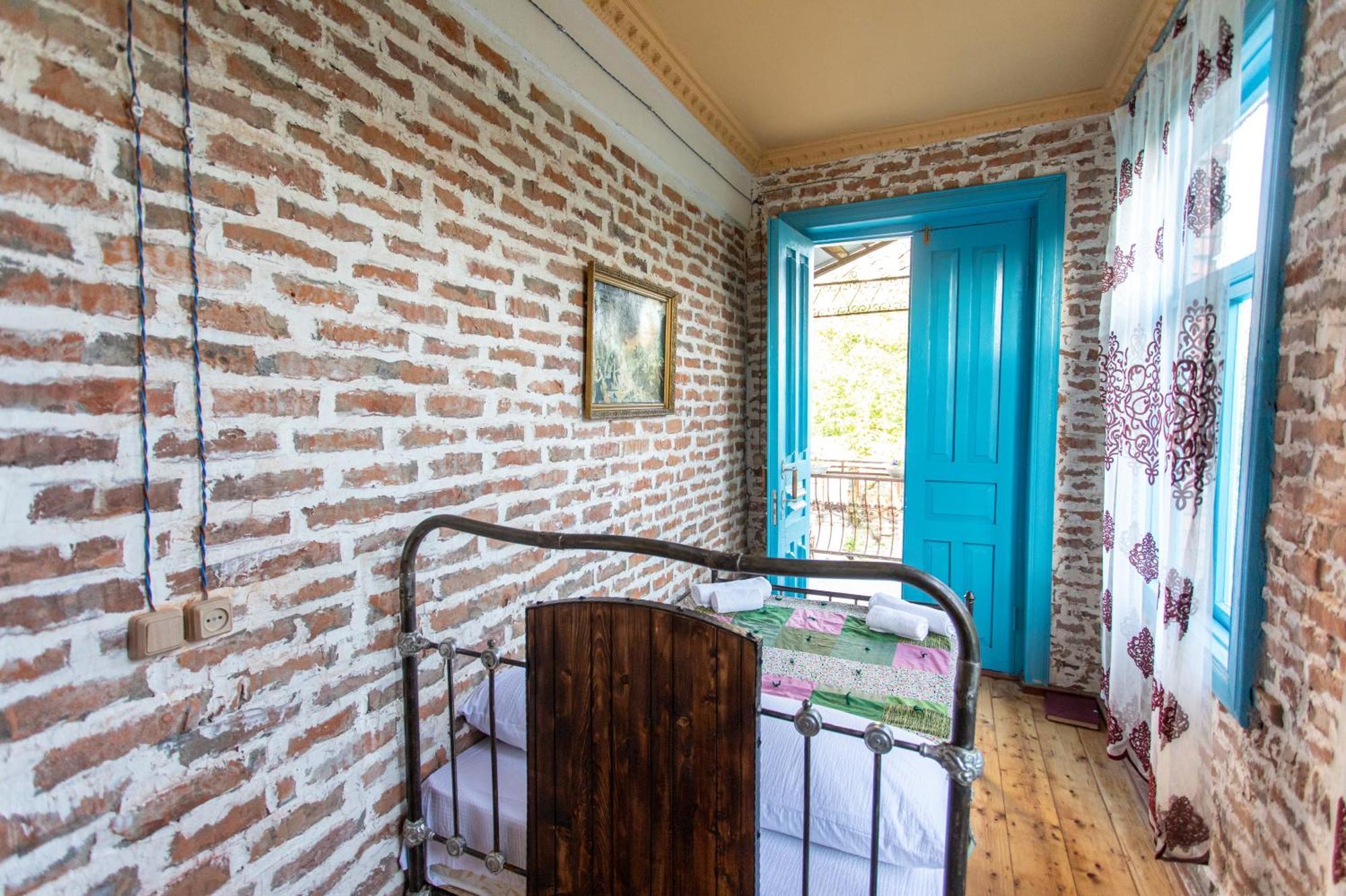 Book Hotel Kutaisi Ngoại thất bức ảnh