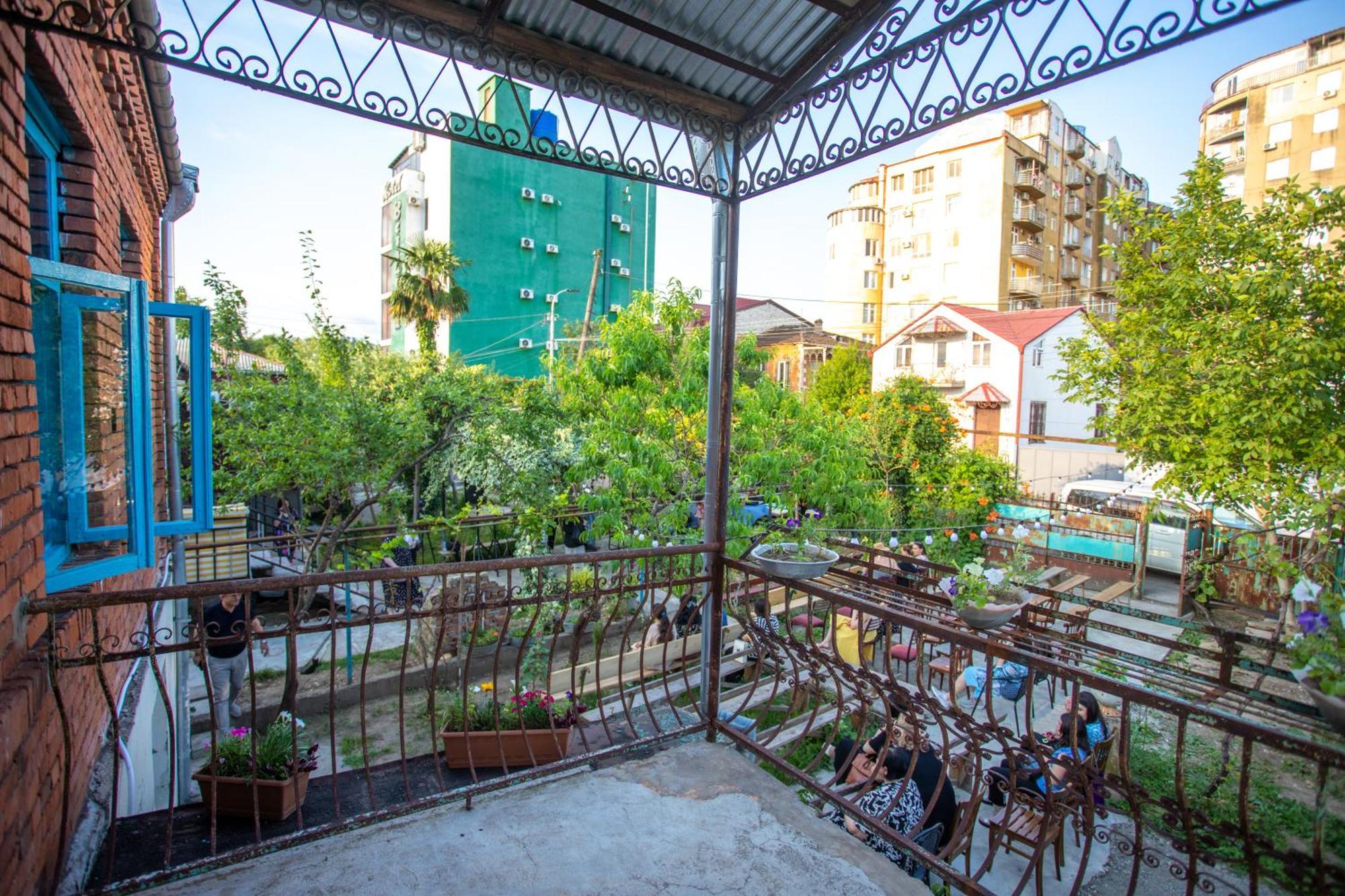Book Hotel Kutaisi Ngoại thất bức ảnh