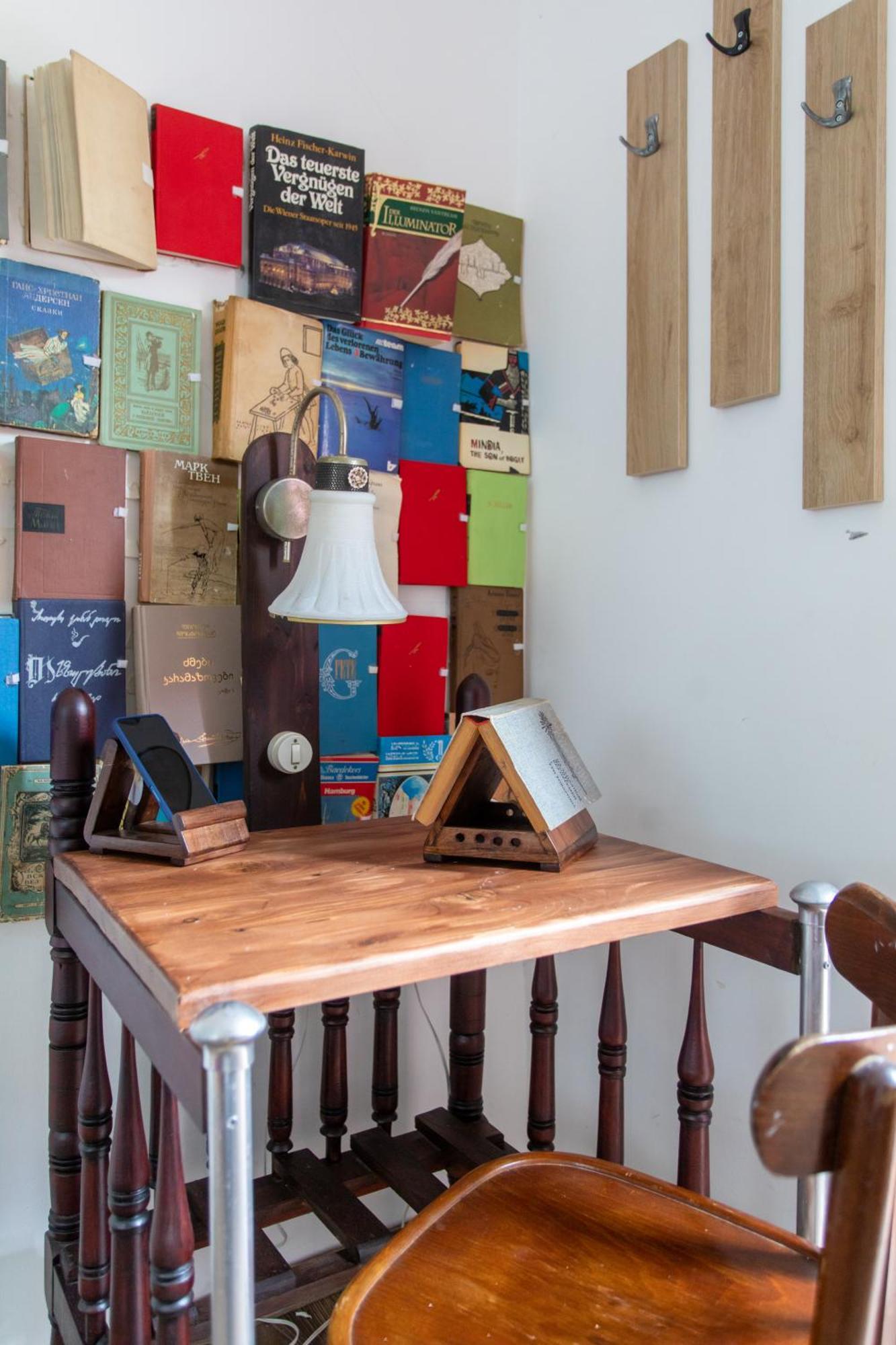 Book Hotel Kutaisi Ngoại thất bức ảnh