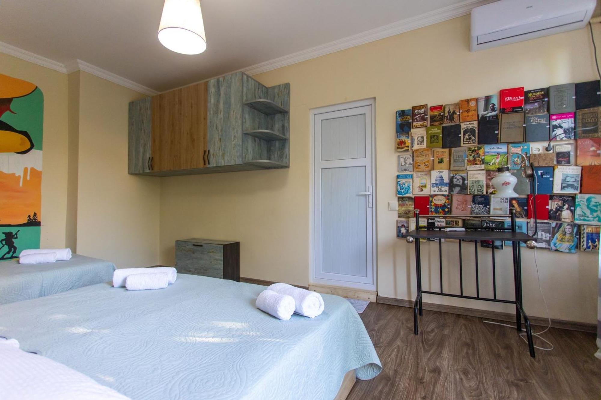 Book Hotel Kutaisi Ngoại thất bức ảnh