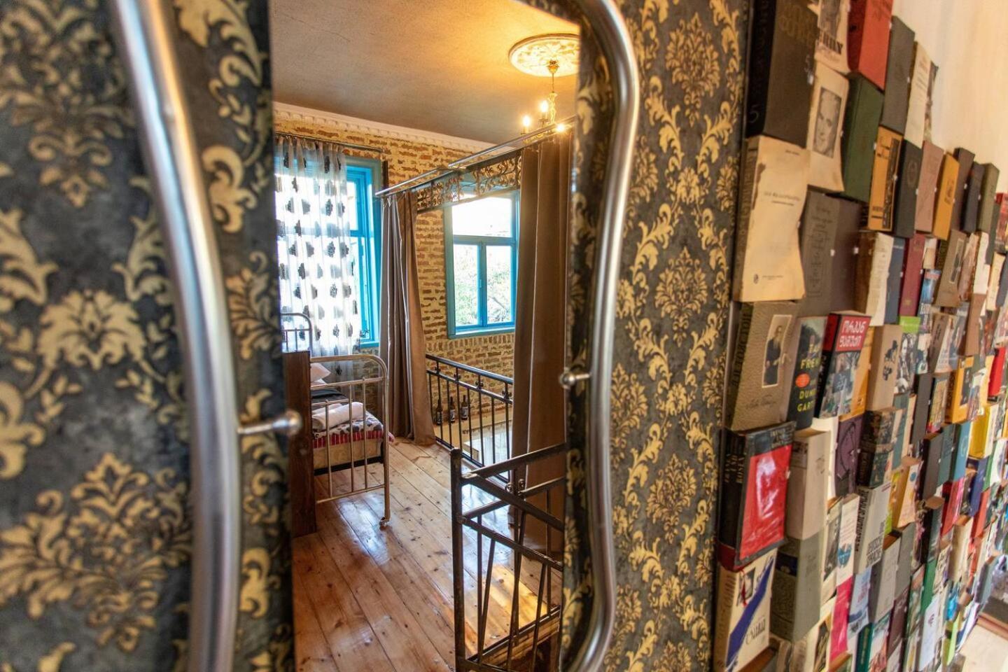 Book Hotel Kutaisi Ngoại thất bức ảnh