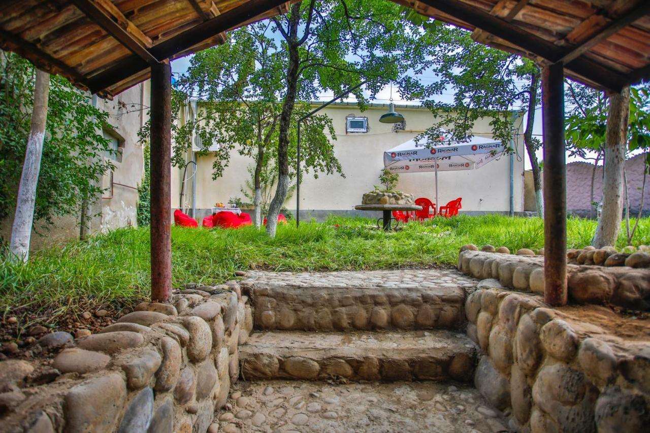 Book Hotel Kutaisi Ngoại thất bức ảnh