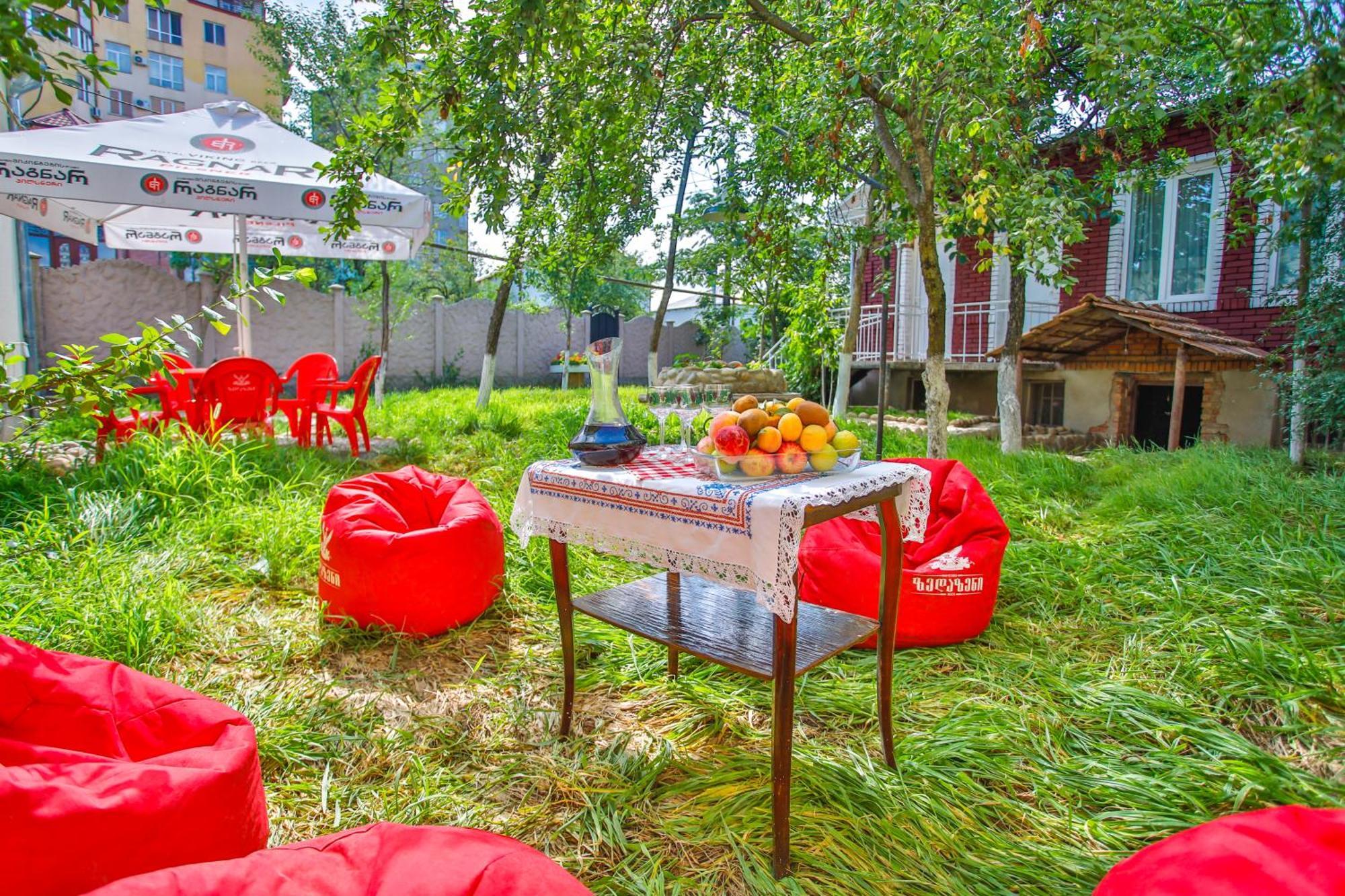 Book Hotel Kutaisi Ngoại thất bức ảnh